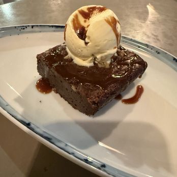 Bar Tomeu - Grilled Brownie with Amaretto Toffee and Vanilla Ice Cream - Argentine Near Me - Sitges, B