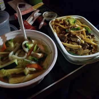Edo Asian Fusion - Vegetable soup udon and stir fried beef udon - Japanese Near Me - Brooklyn, New York