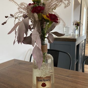 The Woods House Historic Pub - Table centerpiece - Pubs Near Me - Pittsburgh, Pennsylvania The Woods House Historic Pub - Table centerpiece - Pubs Near Me - Pittsburgh, Pennsylvania