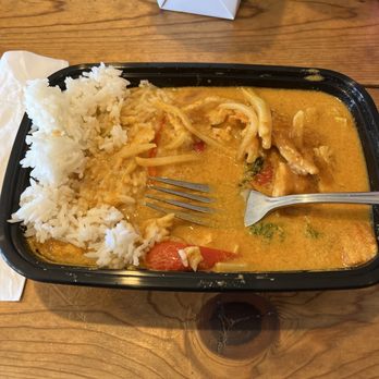 Thai Bay Restaurant - Peanuts Sauce Curry. - Thai Near Me - Lincoln City, Oregon