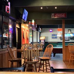 Houndstooth Public House - Bar and pool table area