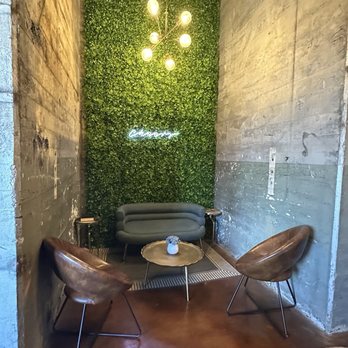 Dram And Draught - Seating Nook - Bars Near Me - Winston-Salem, North Carolina