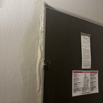 Quality Inn Fallbrook I-15 - And what is this?!?? - Hotels Near Me - Fallbrook, California
