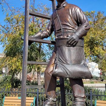 1. Santa Paula Farmworker Monument