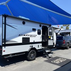 Camping World - Bakersfield - Camping Trailer