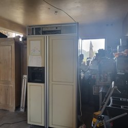 Cabinets To Go - Kitchen with refrig stuck in center of room and non functional