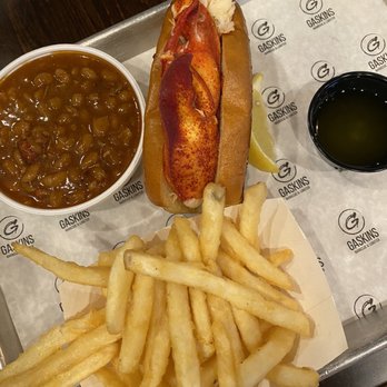 Gaskins Barbecue and Lobster - Connecticut Roll with side of fries and baked beans - Barbeque Near Me - Lakeland, Florida Gaskins Barbecue and Lobster - Connecticut Roll with side of fries and baked beans - Barbeque Near Me - Lakeland, Florida