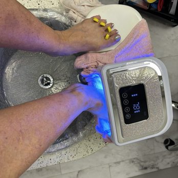 Polish Me Obx - Pedicure on gel toes in sparkling silver - Nail Salons Near Me - Nags Head, North Carolina Polish Me Obx - Pedicure on gel toes in sparkling silver - Nail Salons Near Me - Nags Head, North Carolina