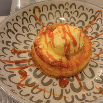 Decant - Apple Tart with Homemade Vanilla Ice Cream - New American Near Me - Medford, Oregon
