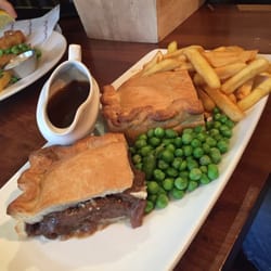 The Langthorne - £7.99 for 2 mains, I paid an extra £1.5 to double the pie. A little bland, but good portion and decent looks!