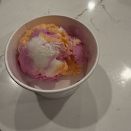 1 and 1/4 Sad Scoop that's supposed to be 2 Whole Scoops. What the hell.