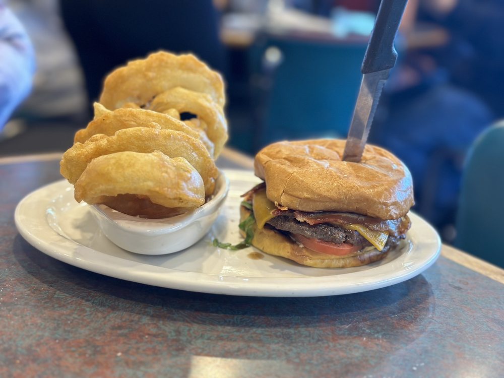 Tom's Burgers & Grill