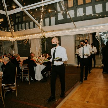 Oak & Honey Catering - Safe Food Service (photo: Weddings by Nato) - Caterers Near Me Oak & Honey Catering - Safe Food Service (photo: Weddings by Nato) - Caterers Near Me