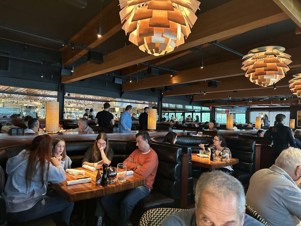 Houston's Restaurant