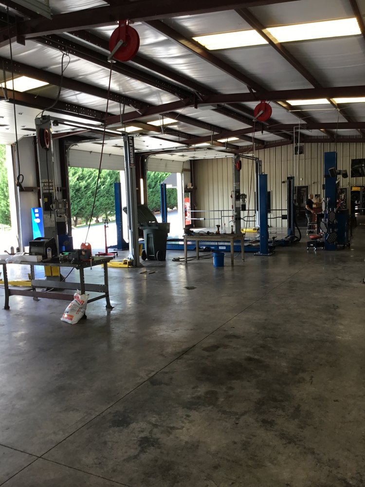 SIDEPIPES Updated August 2024 12 Photos 215 W 1st St, Newton