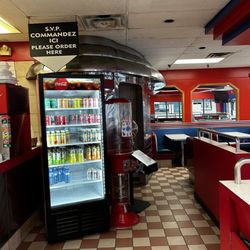 La Belle Province Familiale - Jukebox bathroom entrance