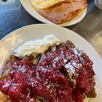 Jamie's Cafe - Deep-Fried Strawberry French Toast Special - Cafes Near Me - Elk Grove, California