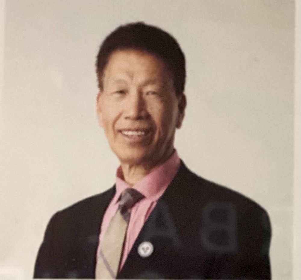 Ying Qiu Wang Logo
