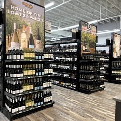 Liquor Junction - Interior