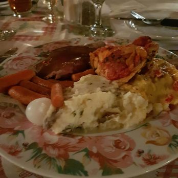 Herongate Barn Dinner Theatre - Carrots, roast beef with gravy, mashed potatoes, ravioli, and chicken. One white onion. - Performing Arts Near Me - Pickering, Ontario Herongate Barn Dinner Theatre - Carrots, roast beef with gravy, mashed potatoes, ravioli, and chicken. One white onion. - Performing Arts Near Me - Pickering, Ontario