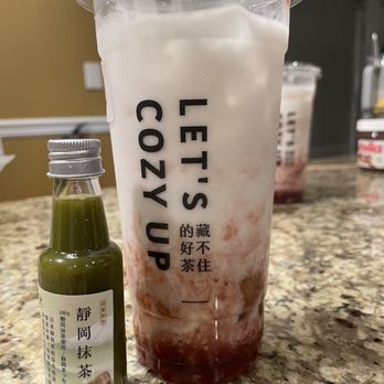 Cozy Tea Loft - Christmas special with their special matcha bottle you pour yourself - Bubble Tea Near Me - Edison, New Jersey