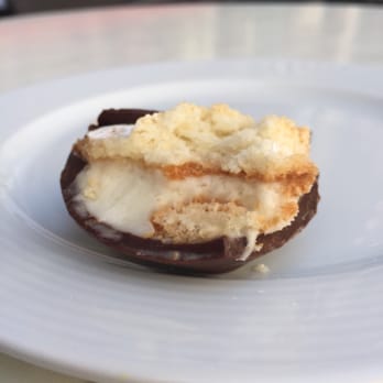 Caredda - Amaretti mit Kirsch - Chocolatiers & Shops Near Me - Zürich, ZH