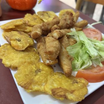 Georgie's BBQ - Fried Fish with Tostones - Barbeque Near Me - San Juan, Puerto Rico