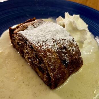 Restaurace Mincovna - Apple Strudel - Czech Near Me - Prague, Puerto Rico