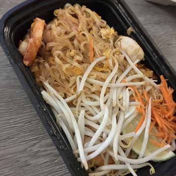 Long Beach Thai Restaurant - Pad Thai with shrimp - Thai Near Me - Long Beach, California