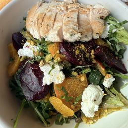 Beet salad with grilled chicken