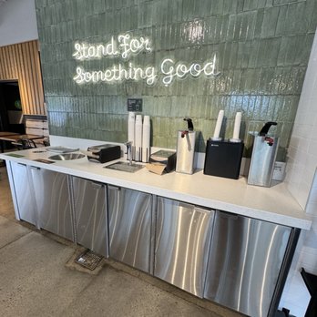 Shake Shack Westgate - Water and ketchup station - Burgers Near Me - San Jose, California Shake Shack Westgate - Water and ketchup station - Burgers Near Me - San Jose, California