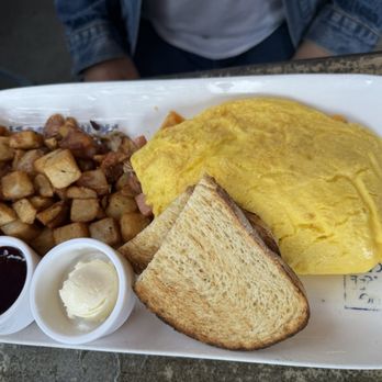 Fig Tree Cafe - Custom Omelette - Breakfast & Brunch Near Me - San Diego, California Fig Tree Cafe - Custom Omelette - Breakfast & Brunch Near Me - San Diego, California