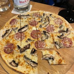 Weinschirn - Delicious German-style pizza