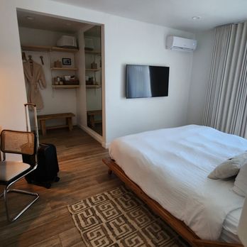 The Pearl Hotel - Room - San Diego, CA