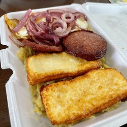 El Punto Dominican Restaurant - Tres Golpe