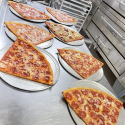 Lunch specials 2 slices and a drink $8.99