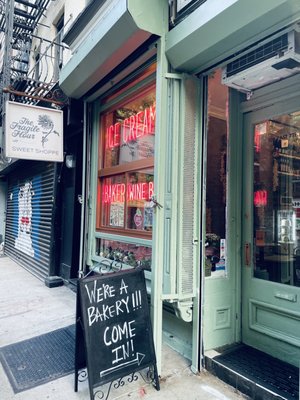 The Fragile Flour by null