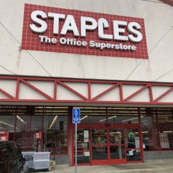 Staples - Outside view