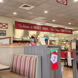 Huddle House - Inside