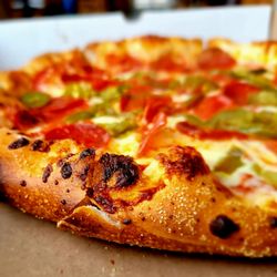 Original Hometown Pizza - Check out that AMAZING crust!