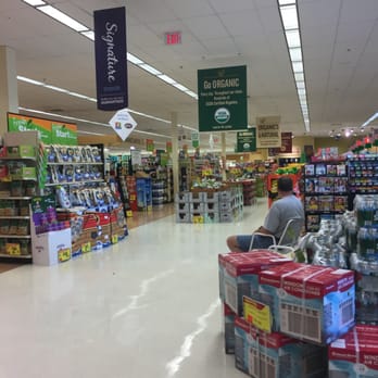 Shaw's - Mansfield Shaw's -- Erin's Centre : 390 West Street, Junction of Route 140, Mansfield             Interior - Grocery Near Me - Mansfield, Massachusetts