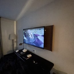 Flat screen tv with streaming options Flat screen tv with streaming options