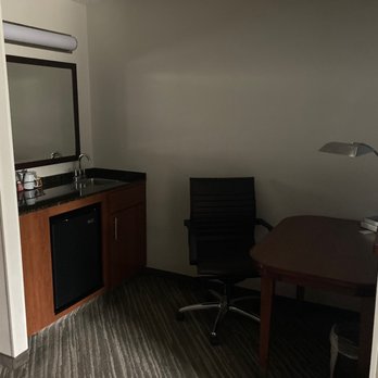 Hyatt Place Albuquerque/Uptown - Bar and desk area - Hotels Near Me - Albuquerque, New Mexico Hyatt Place Albuquerque/Uptown - Bar and desk area - Hotels Near Me - Albuquerque, New Mexico