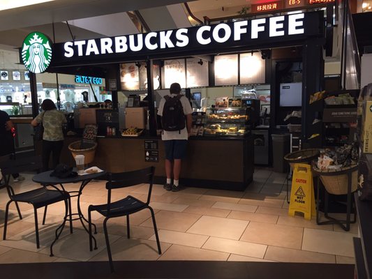 Waikiki Shopping Plaza by null