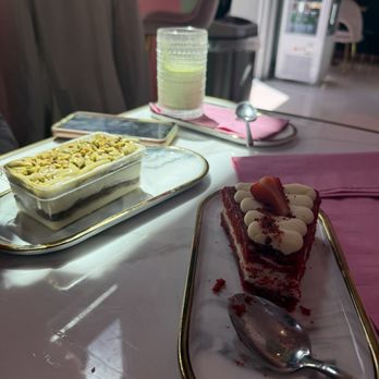 La Vie Belle - Pistachio tiramisu and the red velvet - Breakfast & Brunch Near Me - Miami Beach, Florida