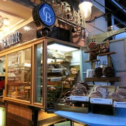 Café Baier - Zugang zum Café liegt hinter der kleinen Bäckerei.