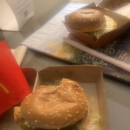 Trash... real crappy excuse for a McDonald's. Trash... real crappy excuse for a McDonald's.