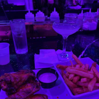 Sunset Kitchen - Crispy Wings & Fries - Cocktail Bars Near Me - Cleveland, Ohio