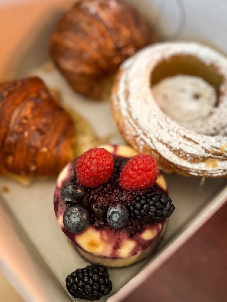 Momona Bakery And Coffee Shop
