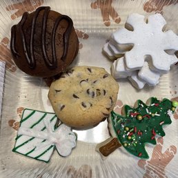 a plate of cookies and cookies